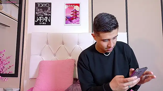 BradLovEmma  online show from November 27, 2:36 am