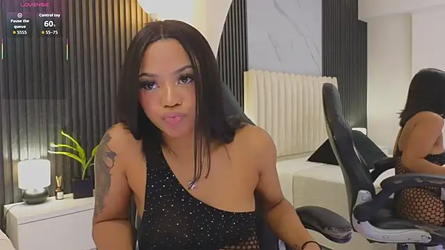 Madiee Rhea online show from March 26, 8:54 pm