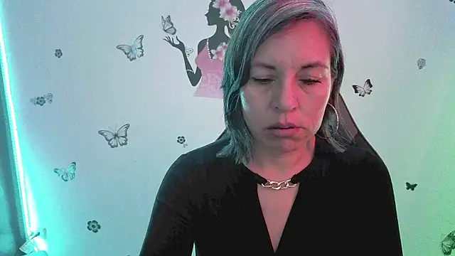 Lady breaks hearts online show from March 27, 12:28 pm