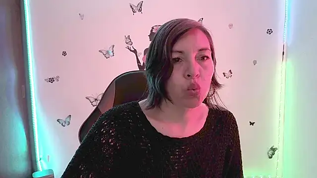 Lady breaks hearts online show from March 3, 12:33 pm