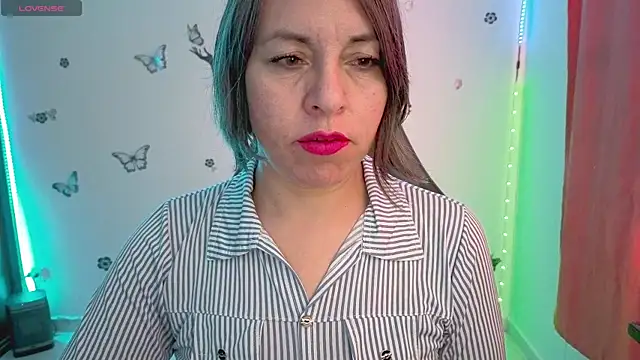 Lady breaks hearts online show from July 30, 1:01 pm