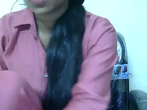 Snapshot of momo_lov chatting on October 13, 8:06 am momo lov online show from October 13, 8:06 am
