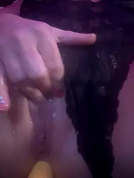 GinAnnTonic online show from October 3, 11:37 am