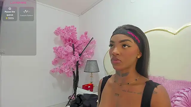 CahitlinBell online show from October 8, 5:45 am