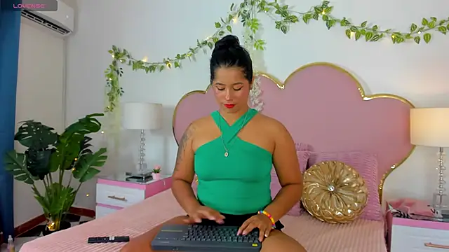 Snapshot of EmmaCrush chatting on September 13, 8:50 pm EmmaCrush online show from September 13, 8:50 pm