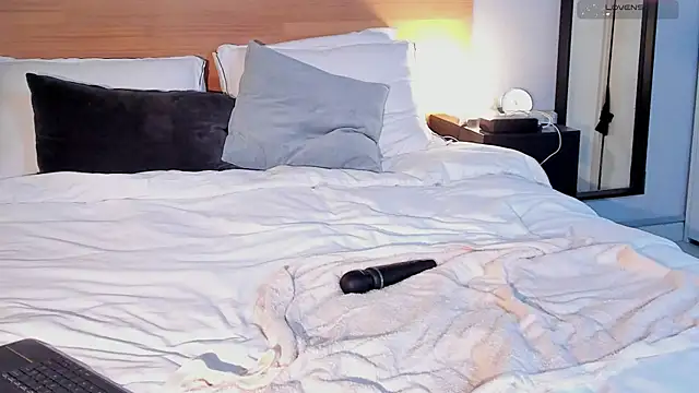  alaiasmile  online show from December 19, 9:18 pm