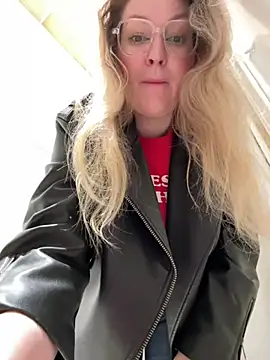 Teya moon  online show from April 18, 3:58 pm