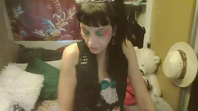 whitetrashdirtyslut online show from December 13, 8:26 pm