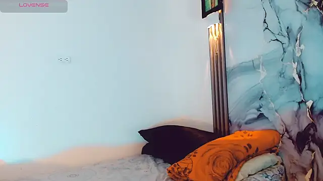 khiara moretti online show from October 3, 11:15 am