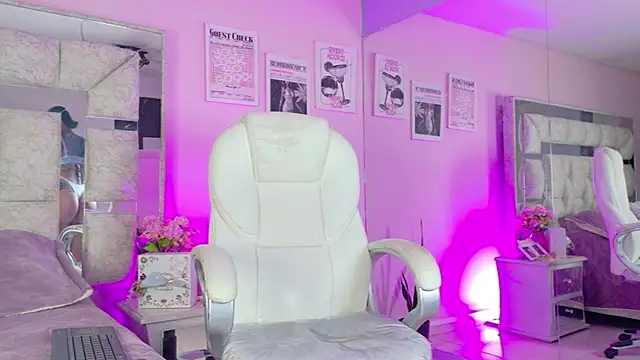 Sara Greey online show from April 18, 3:03 pm