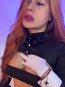 Amber Martins  online show from April 7, 10:01 pm