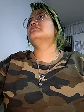 Snapshot of lucky-leah chatting on September 30, 3:56 am lucky-leah online show from September 30, 3:56 am