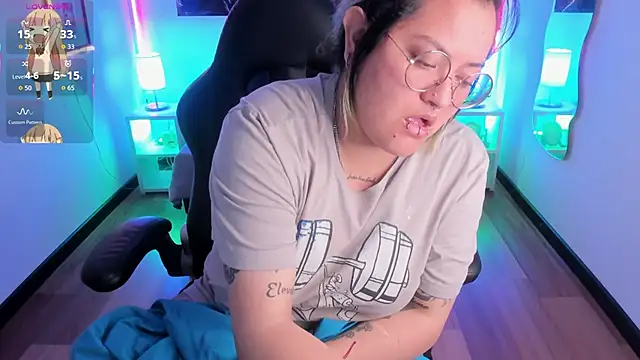 lucky-leah online show from December 5, 4:23 am