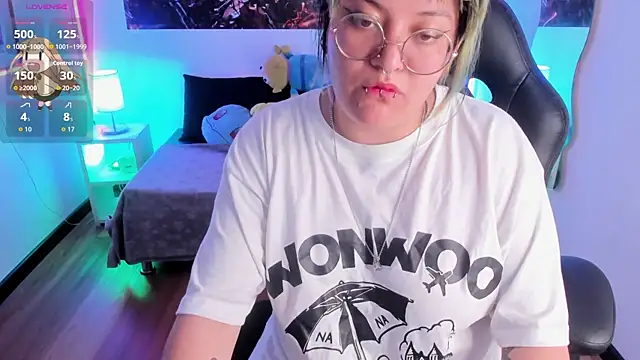 lucky-leah online show from November 30, 4:38 am