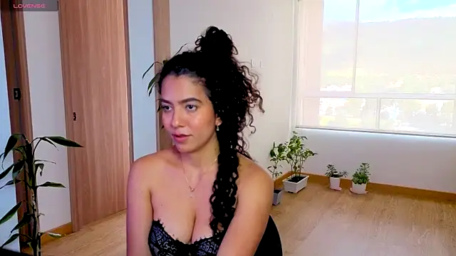 Maithe Perroni online show from July 13, 8:42 pm