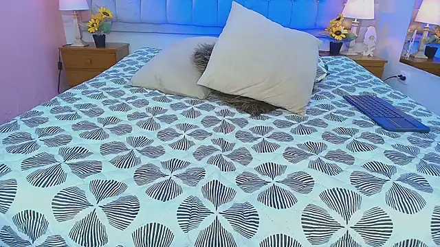 Snapshot of AlissonLopez_ chatting on October 7, 1:48 pm AlissonLopez  online show from October 7, 1:48 pm