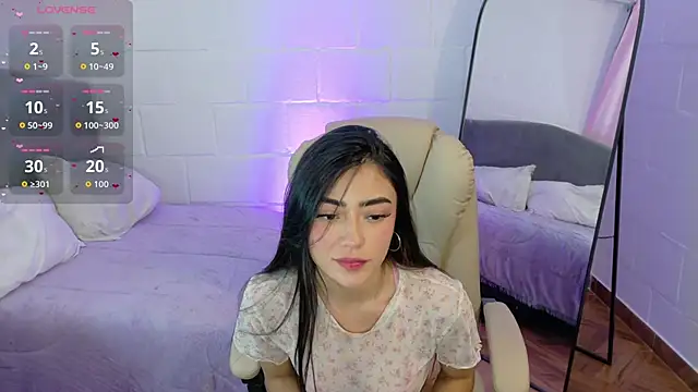 Snapshot of hazel_lee_ross chatting on October 28, 8:03 pm hazel lee ross online show from October 28, 8:03 pm