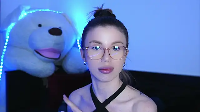 ivyleague  online show from April 8, 5:26 pm