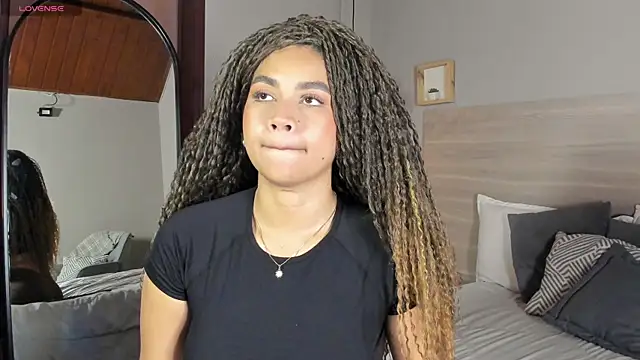 nayah   online show from April 14, 9:15 pm