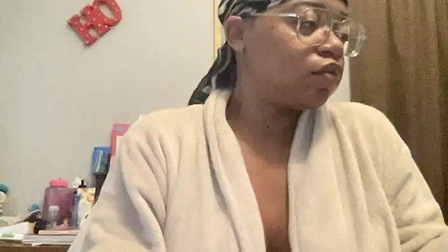Snapshot of MommyConfident chatting on October 8, 1:48 pm MommyConfident online show from October 8, 1:48 pm