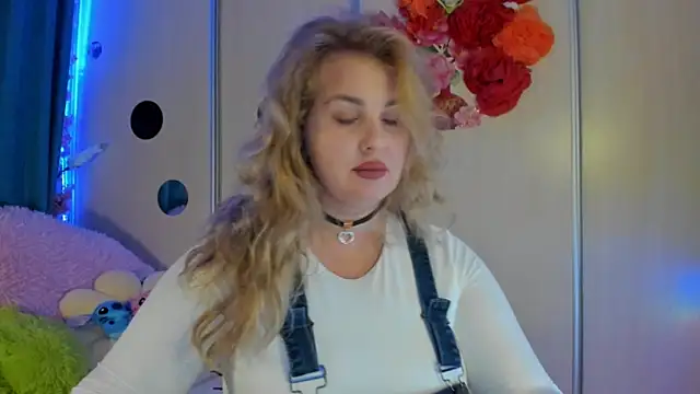 CoraSwon online show from September 15, 6:48 pm