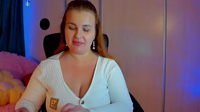 CoraSwon online show from July 19, 2:52 pm