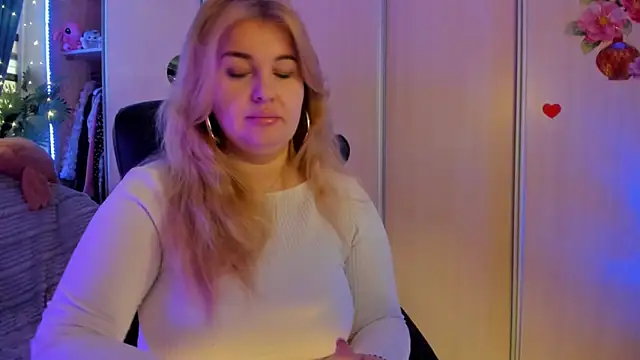 CoraSwon online show from February 1, 7:29 am