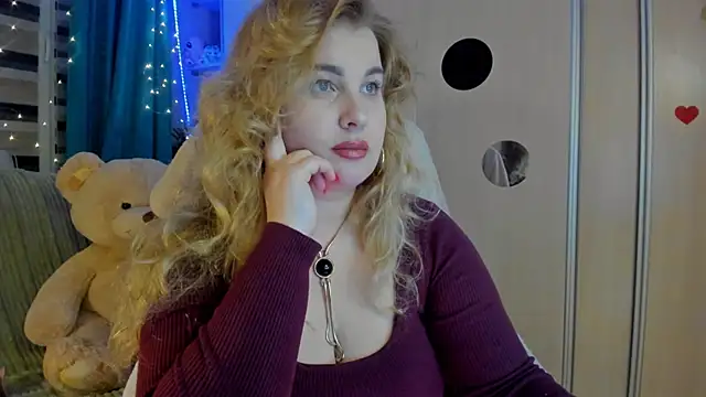 CoraSwon online show from March 22, 6:25 pm