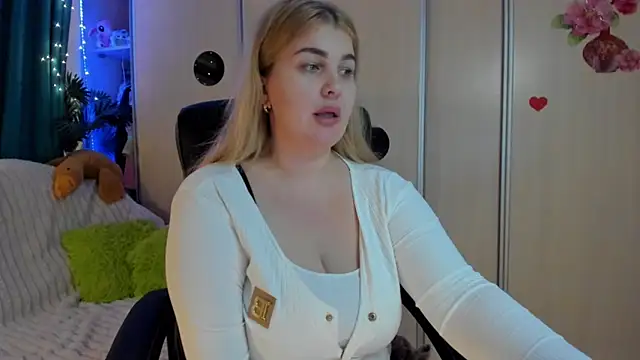 CoraSwon online show from February 28, 3:22 pm