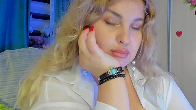 CoraSwon online show from October 1, 7:08 pm