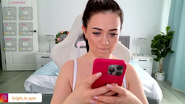 AmiliaYang online show from April 9, 6:19 am