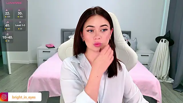 AmiliaYang online show from October 20, 6:16 am