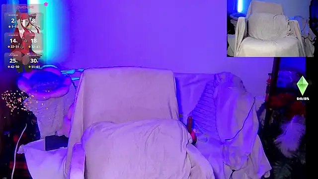 Snapshot of HollyDominic chatting on October 10, 8:47 pm HollyDominic online show from October 10, 8:47 pm