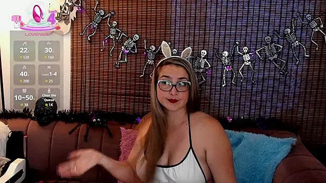 Snapshot of ariana_cross chatting on October 15, 12:41 pm ariana cross online show from October 15, 12:41 pm
