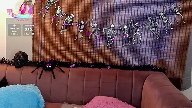 Snapshot of ariana_cross chatting on October 18, 1:03 pm ariana cross online show from October 18, 1:03 pm