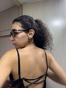 uniquerossie online show from March 7, 8:32 am