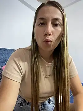 Snapshot of Iris_love18 chatting on September 28, 6:24 pm Iris love18 online show from September 28, 6:24 pm