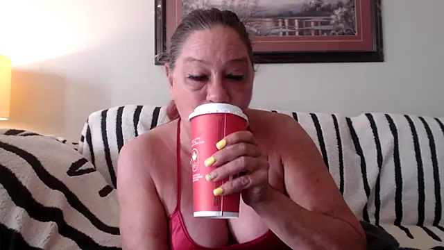 LexxiLeeds online show from May 22, 11:30 am