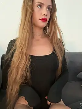 EmiliaCatalina online show from July 5, 7:30 pm