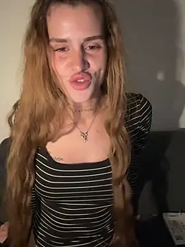 EmiliaCatalina online show from June 4, 12:05 am