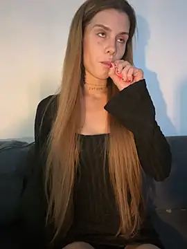 EmiliaCatalina online show from July 8, 9:39 pm
