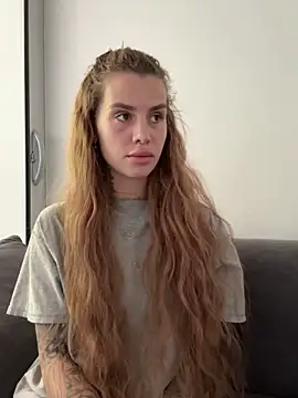 EmiliaCatalina online show from February 23, 3:00 pm