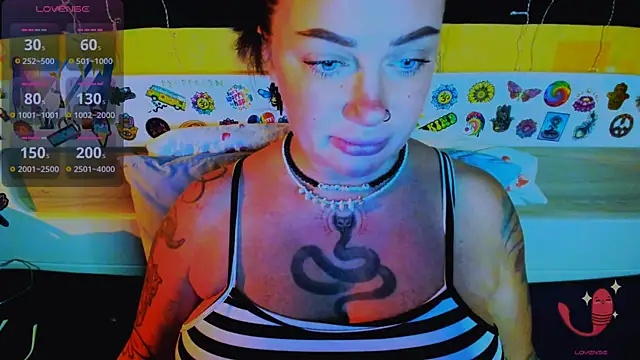 EllieOz online show from December 4, 4:52 pm