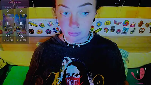 EllieOz online show from October 23, 6:36 pm