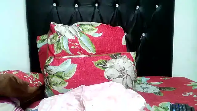 Hotxchickk online show from October 22, 9:42 pm