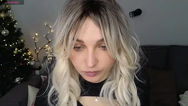 Amelia55555 online show from December 15, 12:32 pm