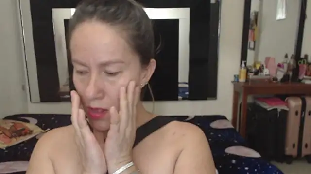 Snapshot of CATRINA-83 chatting on October 15, 12:35 am CATRINA-83 online show from October 15, 12:35 am