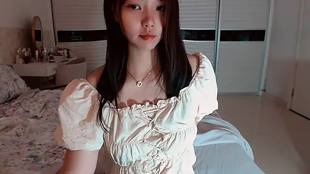 -Lucky Girl online show from July 2, 3:23 am