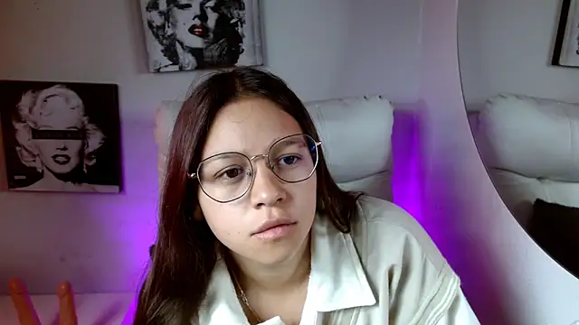 Snapshot of SamanthaRoldaan chatting on September 8, 2:27 pm SamanthaRoldaan online show from September 8, 2:27 pm