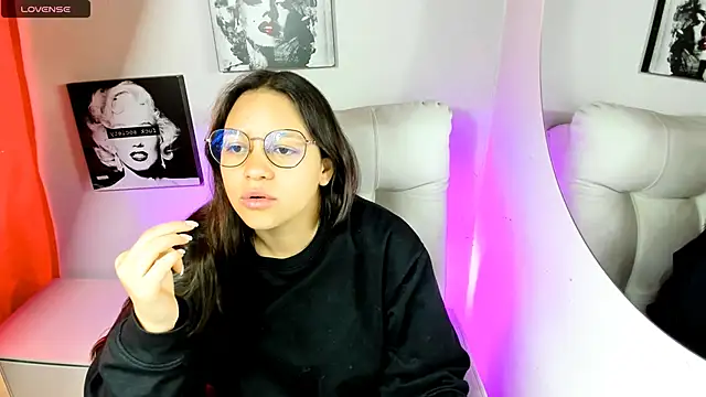 SamanthaRoldaan online show from April 13, 2:18 pm